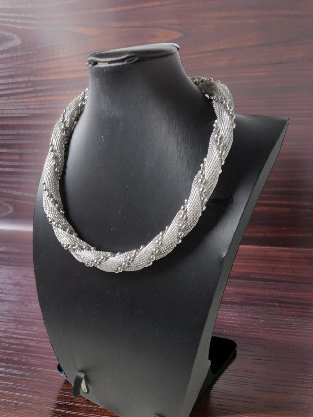 gm stainless steel 18in long twist collar style necklace.